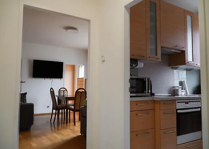 Apartment Close To Centre And Next To Hbf And Easy From Airport Wien