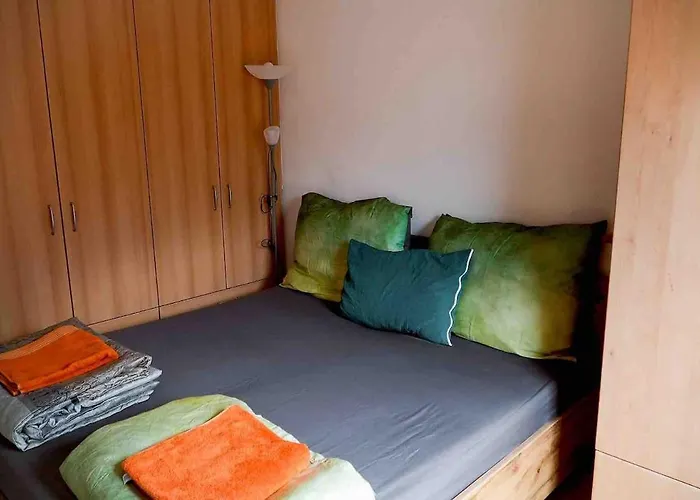 Close To Centre And Next To Hbf And Easy From Airport *