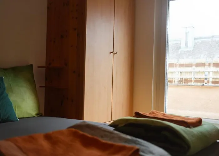 Close To Centre And Next To Hbf And Easy From Airport Apartment
