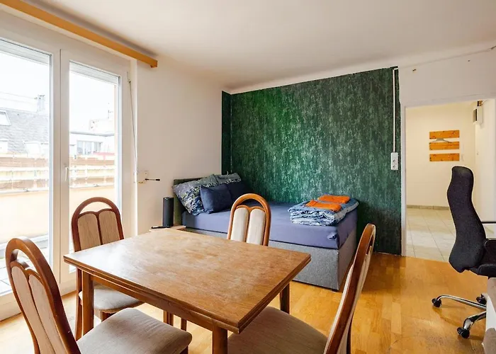 Close To Centre And Next To Hbf And Easy From Airport Apartment Wien
