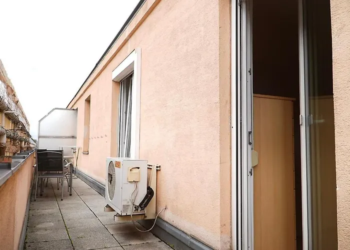 Close To Centre And Next To Hbf And Easy From Airport Apartment Wien